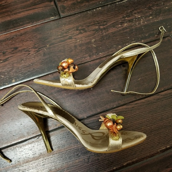 Cream and gold heel sandal - Picture 2 of 5